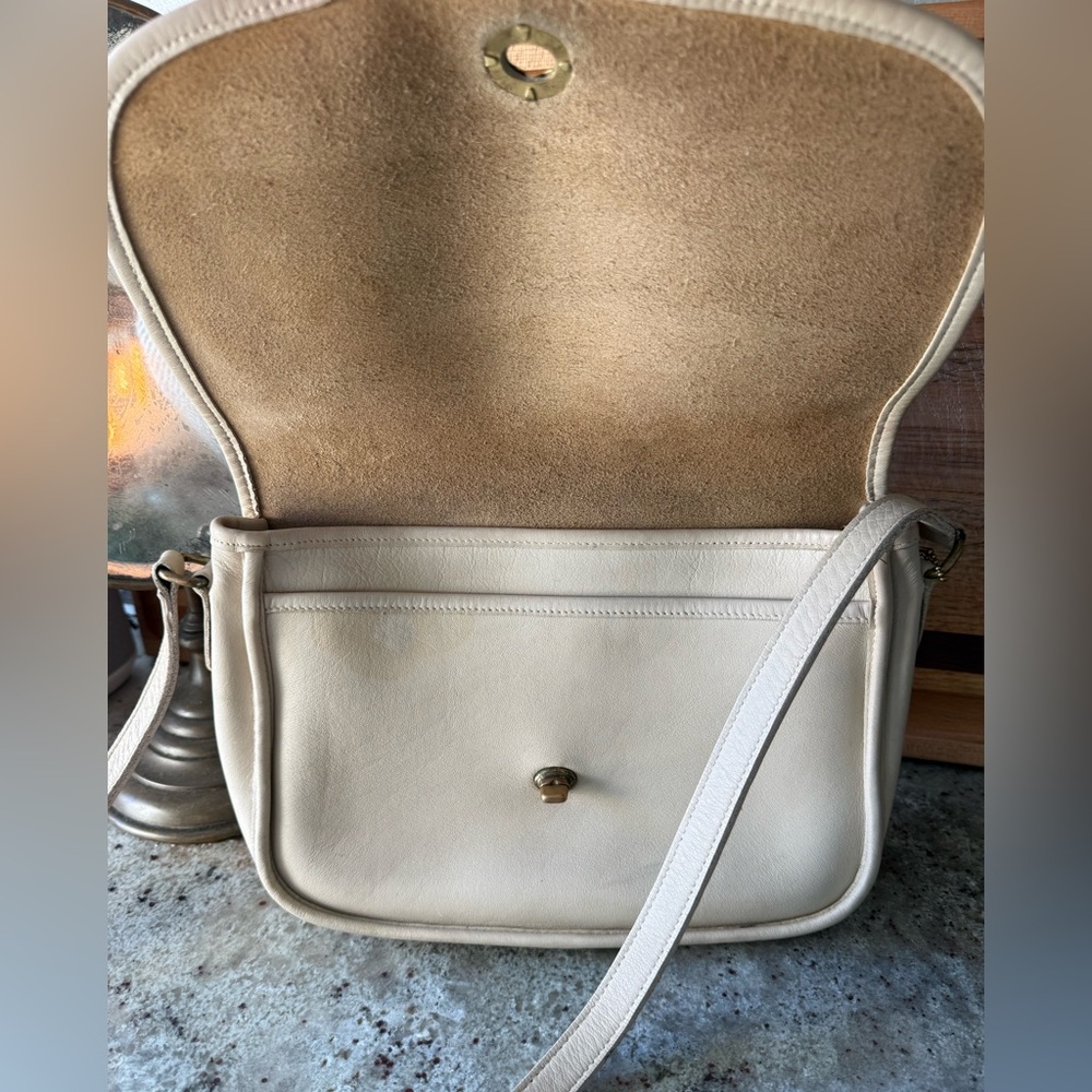 Vintage Coach Court Bag 9790| Cream Leather Crossbody Turnlock| USA Made - Picture 3 of 9